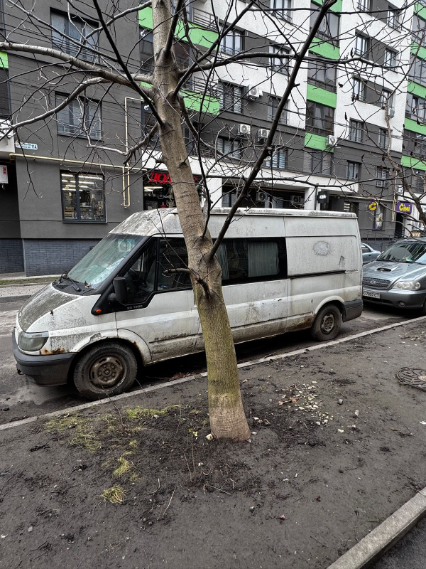 Новини Тернополя - фото з Власникам покинутих автомобілів у Тернополі дали місяць, аби ті прибрали транспорт із вулиць