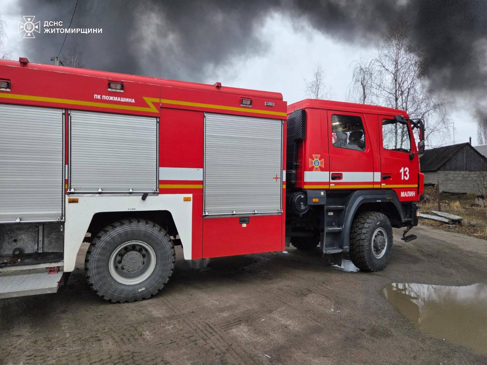 Новини Житомира - фото з У Малині вогнеборці загасили палаючі шини