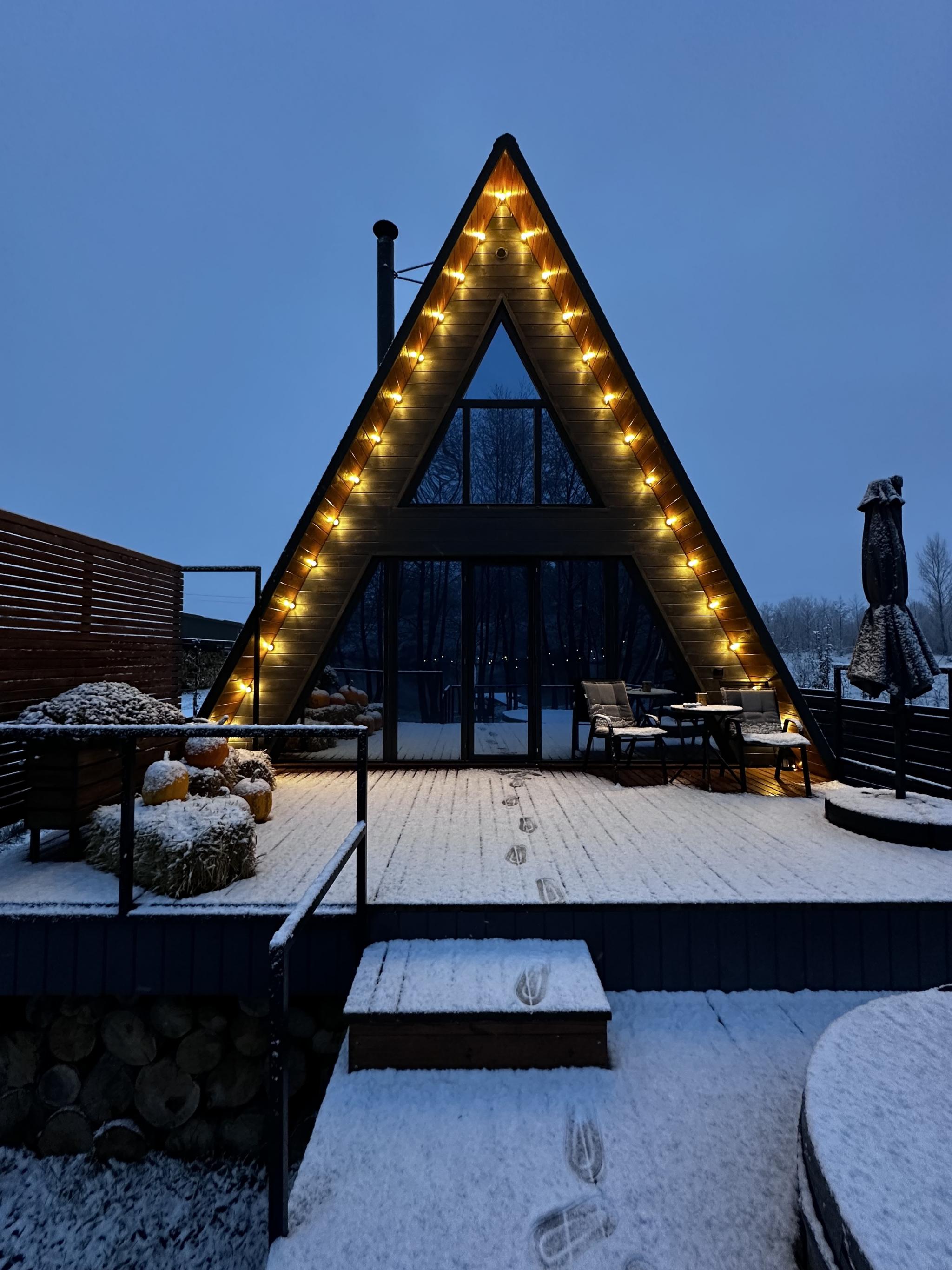 Новини Вінниці - фото з Куди поїхати на відпочинок взимку поруч із Вінницею: затишний простір з будиночками A-frame «PLESO» (Новини компаній)