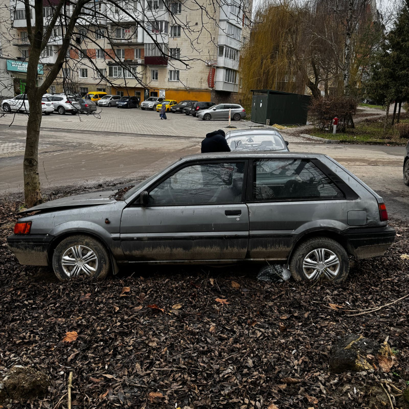 Новини Тернополя - фото з Власникам покинутих автомобілів у Тернополі дали місяць, аби ті прибрали транспорт із вулиць