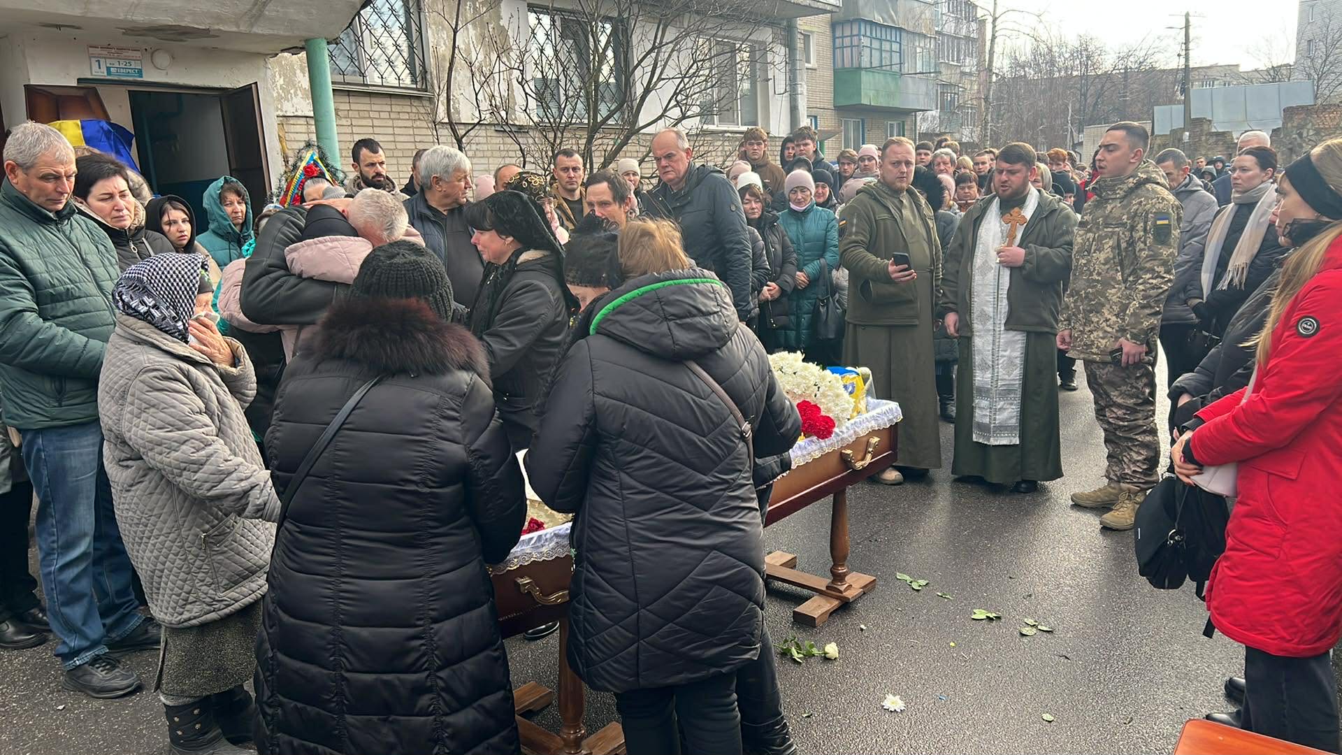 Новини Вінниці - фото з Загинув від скиду ворожого дрона. Вінниця провела у вічність полеглого воїна Сергія Ростківського