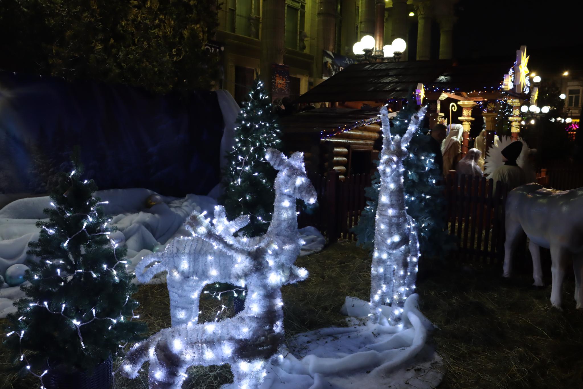 Новини Тернополя - фото з На Театральному майдані освятили різдвяну шопку: як усе відбувалося