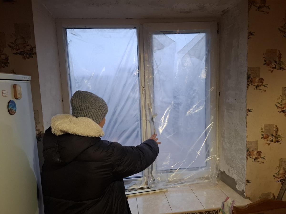 Новини Тернополя - фото з «Бруківку поруч з домом кладуть, а ми мерзнемо»: будинок на Стуса, 10 досі без вікон