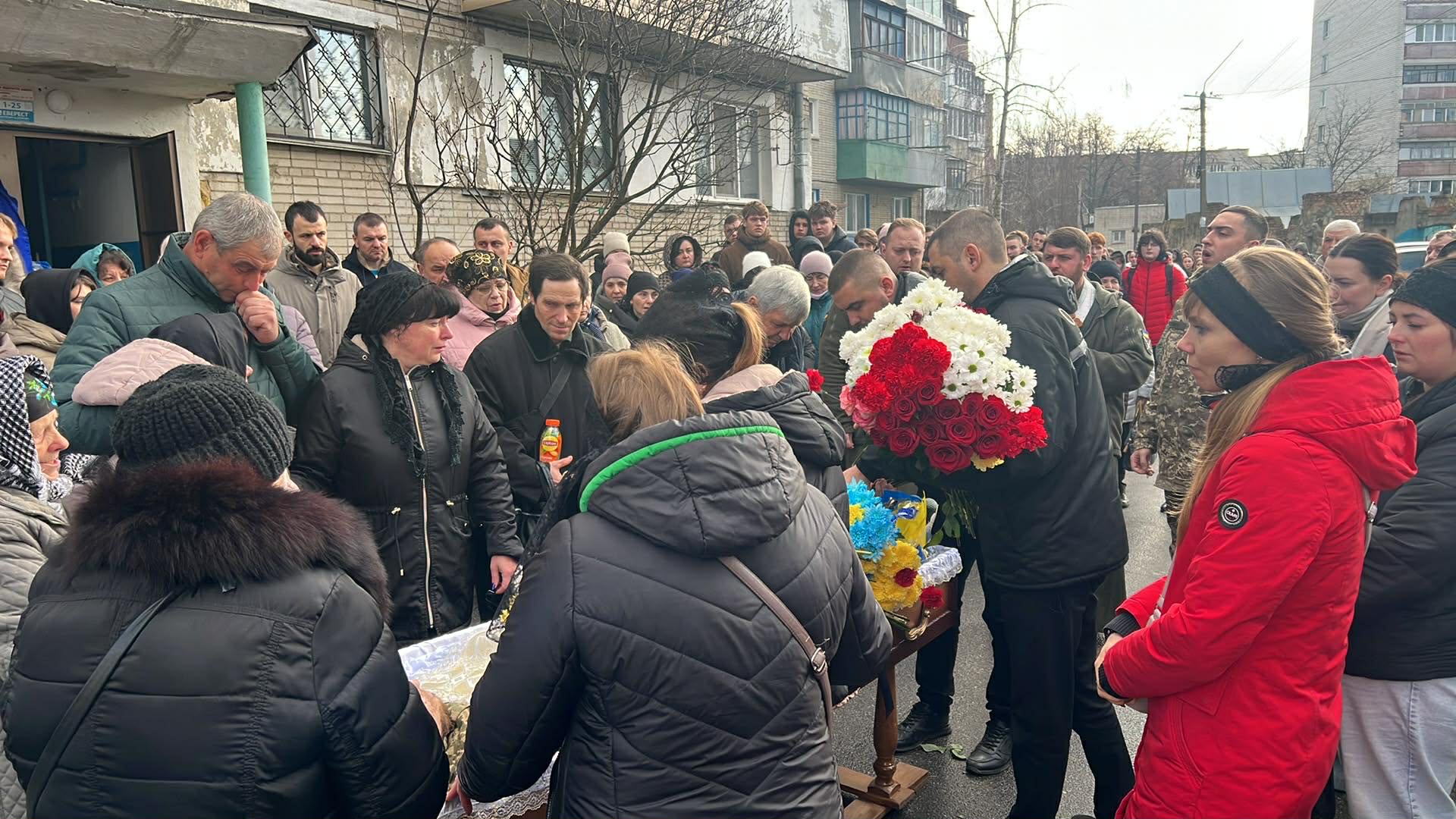 Новини Вінниці - фото з Загинув від скиду ворожого дрона. Вінниця провела у вічність полеглого воїна Сергія Ростківського