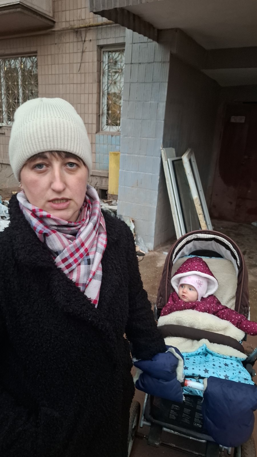 Новини Тернополя - фото з «Бруківку поруч з домом кладуть, а ми мерзнемо»: будинок на Стуса, 10 досі без вікон