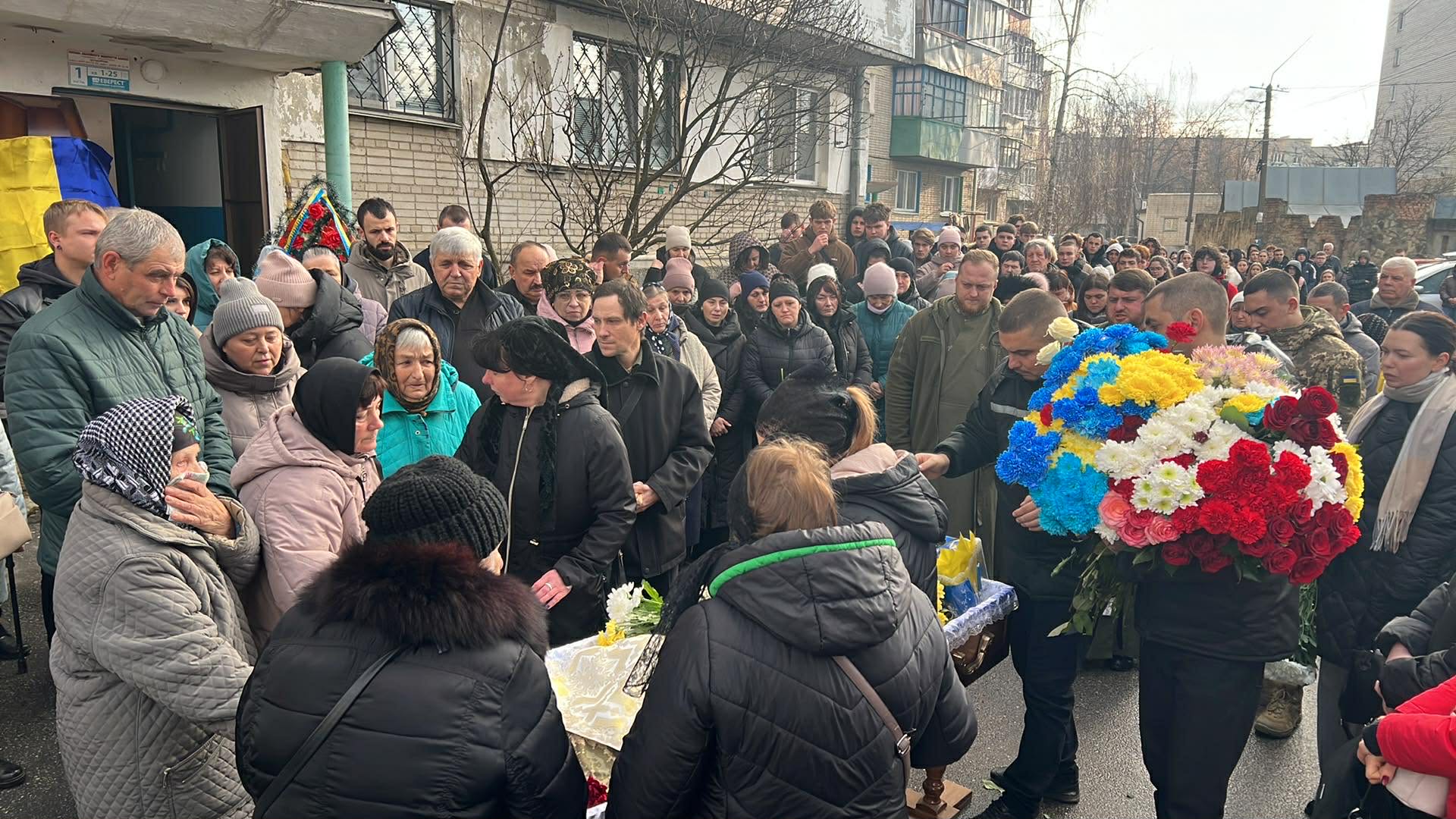 Новини Вінниці - фото з Загинув від скиду ворожого дрона. Вінниця провела у вічність полеглого воїна Сергія Ростківського