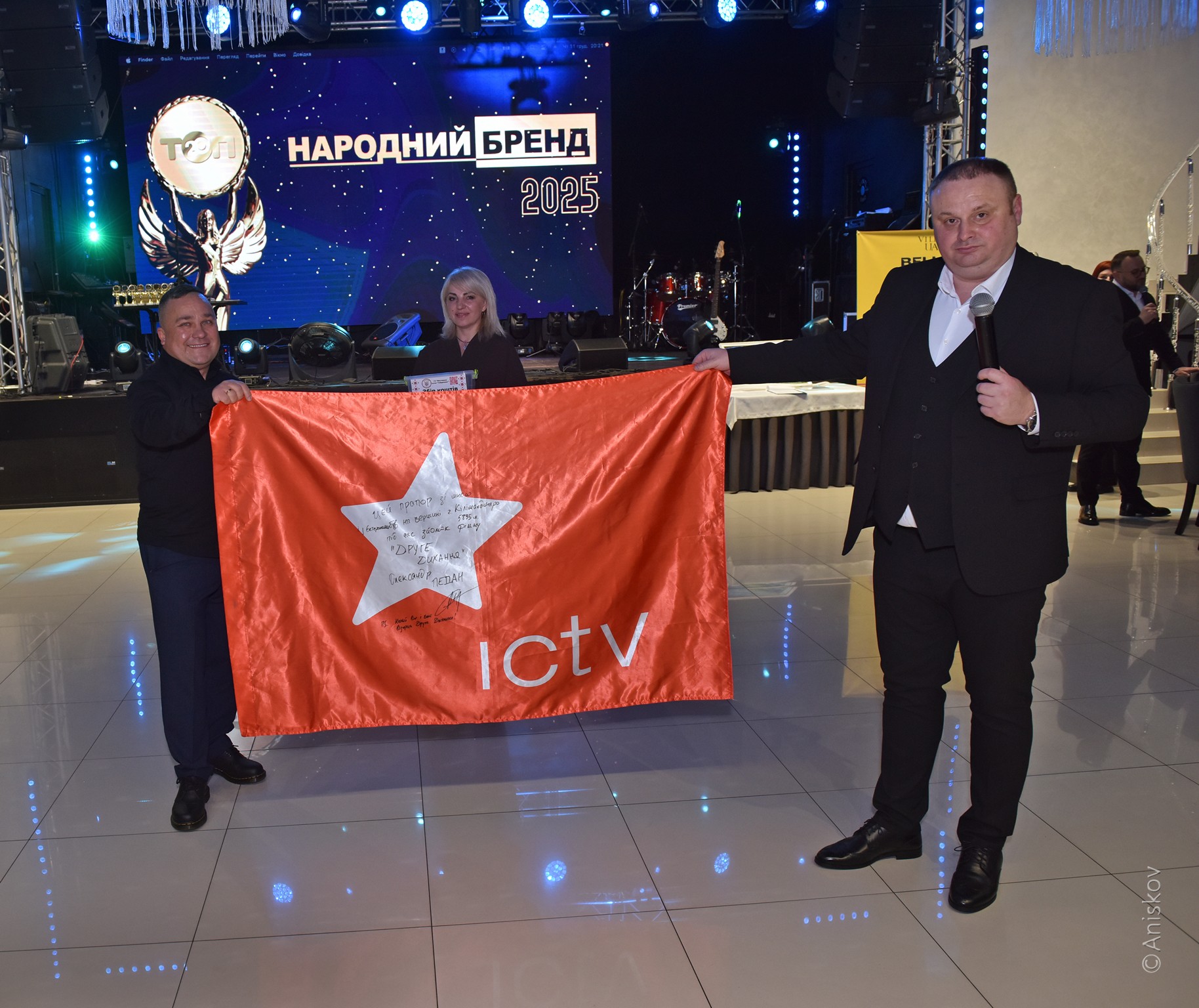 Новини Хмельницького - фото з Вони кращі серед кращих: у Хмельницькому нагородили переможців конкурсу «Народний бренд-2025»