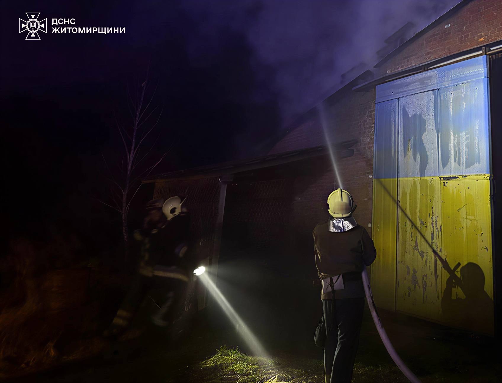 Новини Житомира - фото з У Житомирському районі горів цех з виробництва паливних брикетів