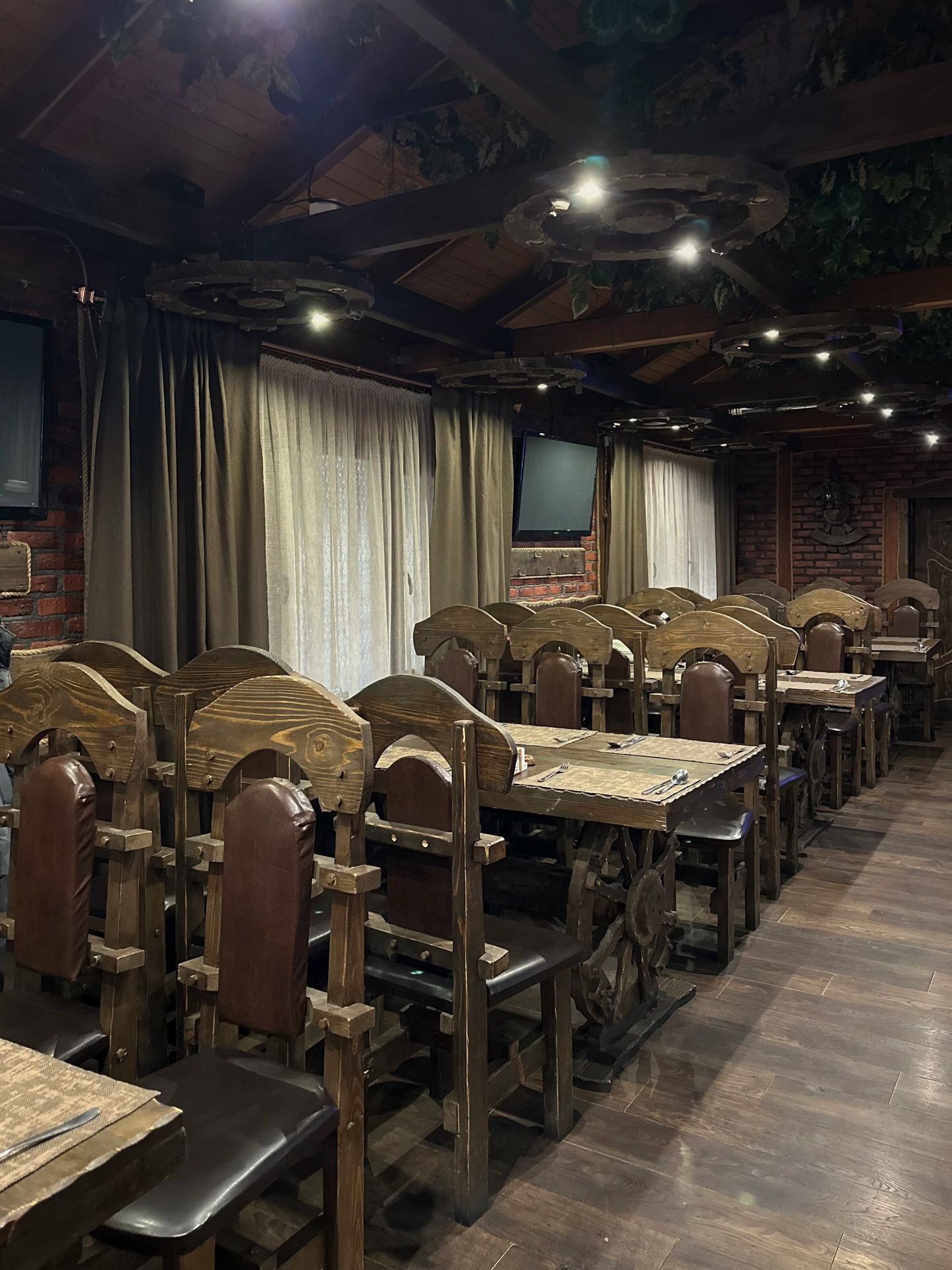 Новини Тернополя - фото з Шахед влучив за 30 метрів від закладу: колиба «Автопорт» відновила роботу після обстрілу