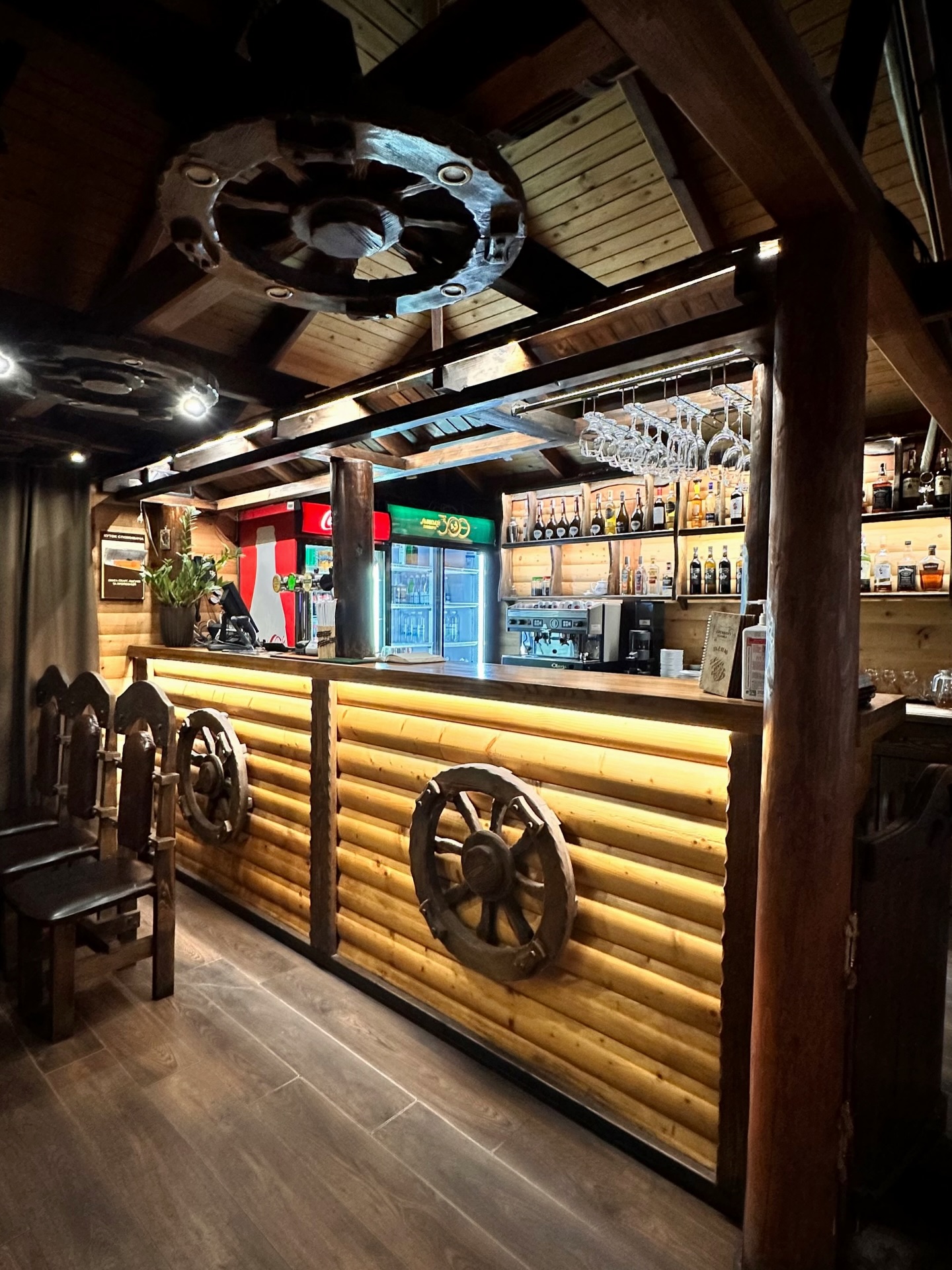 Новини Тернополя - фото з Шахед влучив за 30 метрів від закладу: колиба «Автопорт» відновила роботу після обстрілу