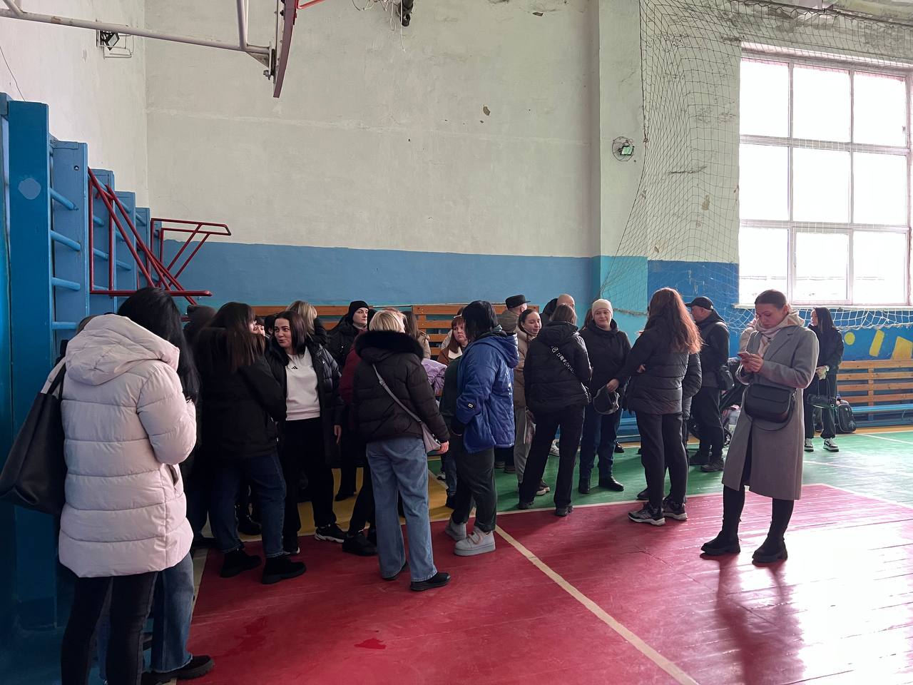 Новини Вінниці - фото з Батьки учнів ліцею №12 вийшли на акцію через напади 15-річного хлопця, який ріже коси: що відомо?