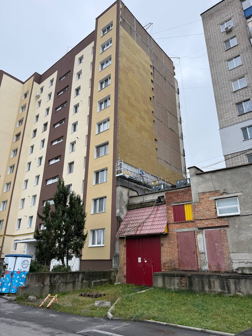 Новини Вінниці - фото з Багатоповерхівки «Родинного озера» отримали нові і теплі фасади за програмою співфінансування