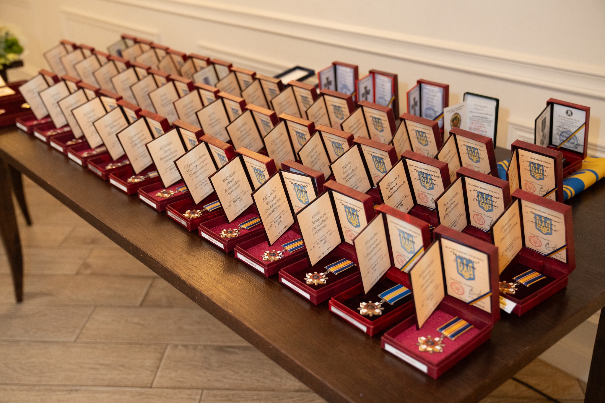 Новини Тернополя - фото з Нагороди 52 загиблих військовослужбовців із Тернопільщини вручили їх родинам