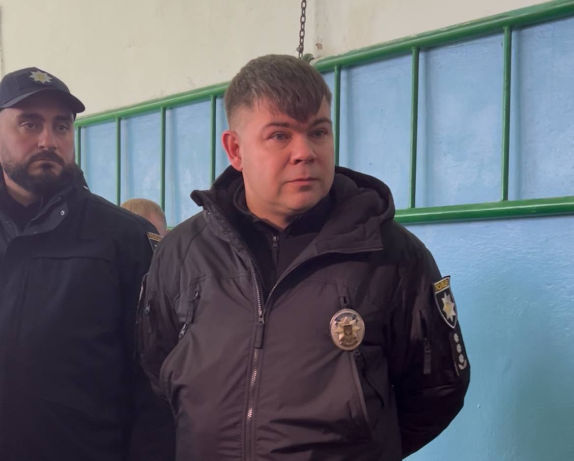 Новини Вінниці - фото з Батьки учнів ліцею №12 вийшли на акцію через напади 15-річного хлопця, який ріже коси: що відомо?