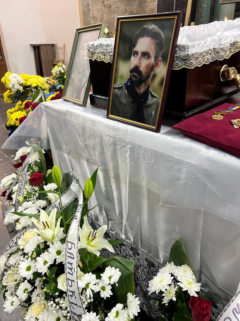 Новини Тернополя - фото з «Завжди був у вирії подій і не ховався від небезпек»: Тернопіль прощається з пластуном та захисником Андрієм Будою