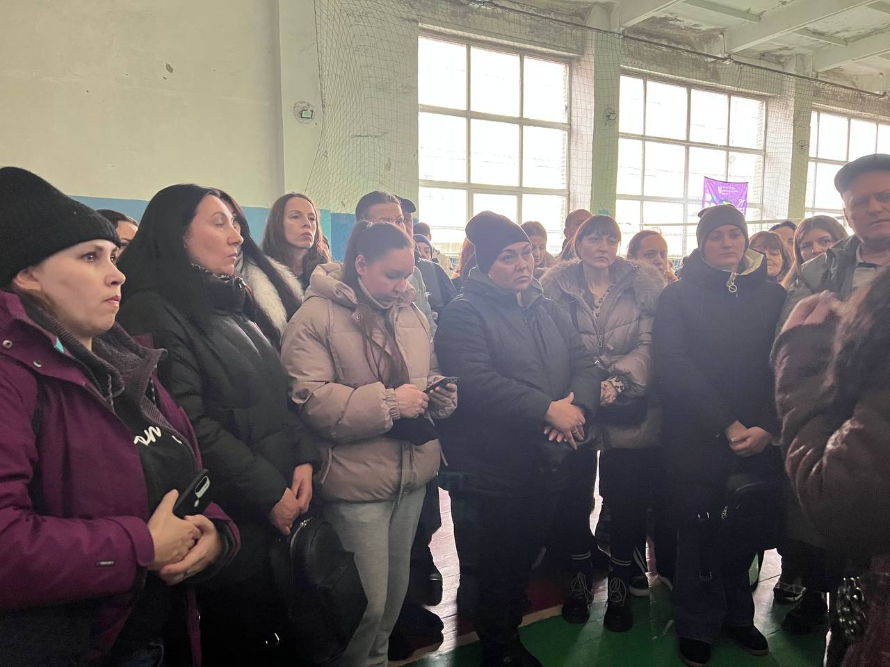 Новини Вінниці - фото з Батьки учнів ліцею №12 вийшли на акцію через напади 15-річного хлопця, який ріже коси: що відомо?