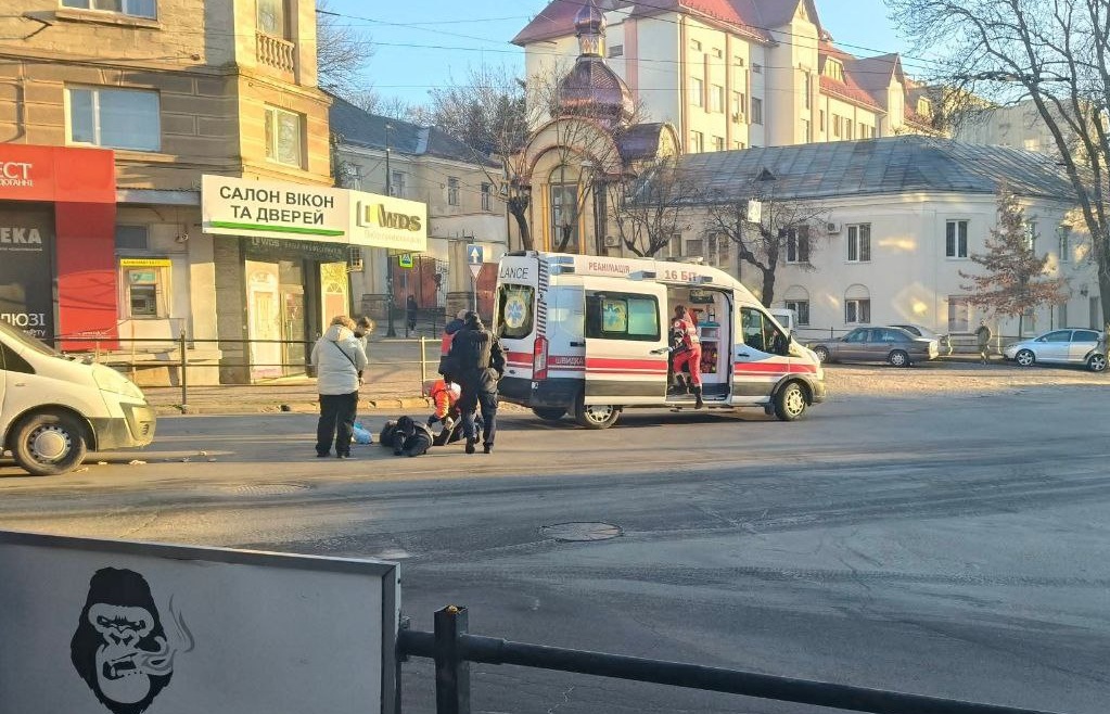 Новини Тернополя - фото з На Острозького ДТП: потерпілу забрала швидка (ОНОВЛЮЄТЬСЯ)