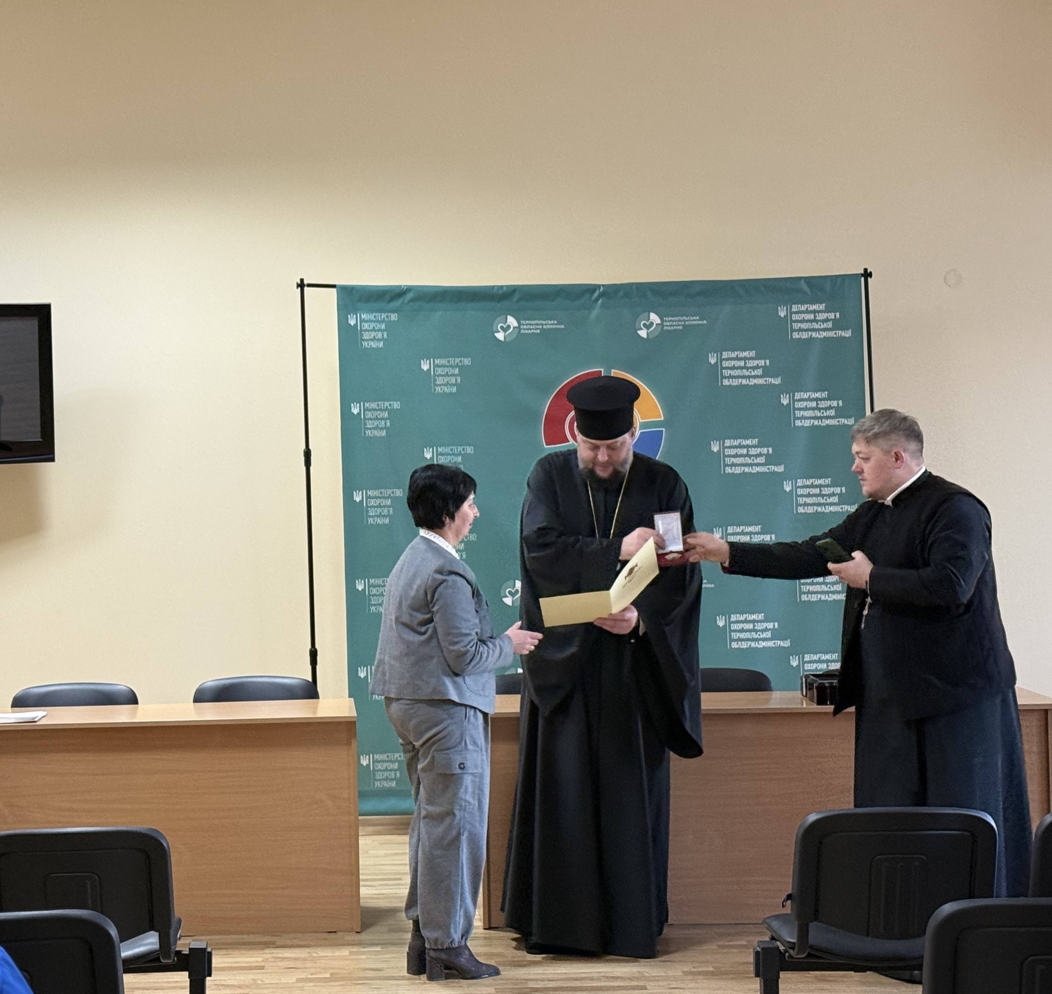 Новини Тернополя - фото з Олександра Маховська та Галина Симко отримали відзнаки цілителя Пантелеймона