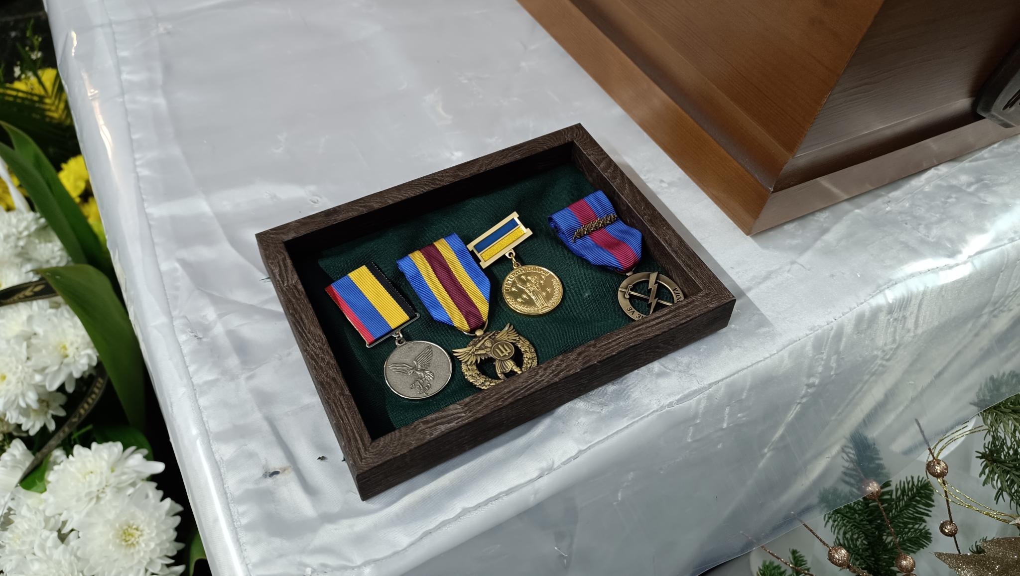 Новини Тернополя - фото з Тернопіль прощається із воїном Юрієм Костишиним на псевдо «Кіт Характерник»