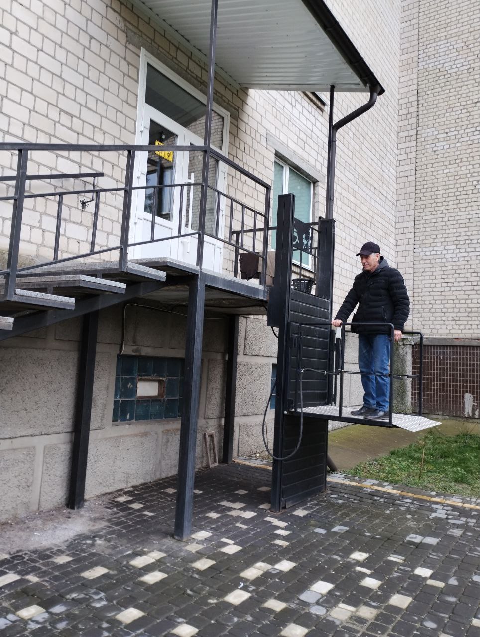 Новини Козятина - фото з Сходи в поліклінніку, як гора, але за кутком — є підйомник