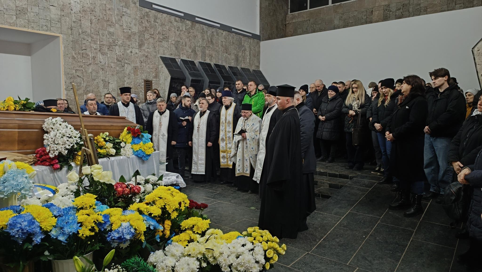 Новини Тернополя - фото з Тернопіль прощається із воїном Юрієм Костишиним на псевдо «Кіт Характерник»