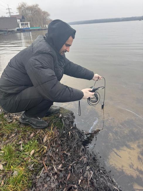 Новини Вінниці - фото з В Ладижині перевіряють воду після витоку мазуту: поради для місцевих