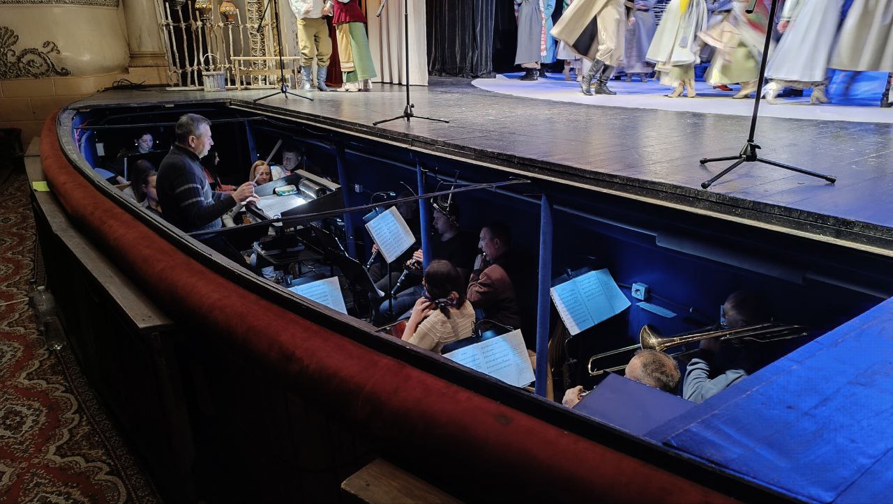 Новий герой, кохання та колядки зі Слобожанщини: тернополян запрошують на прем’єру «Різдвяні вечорниці»