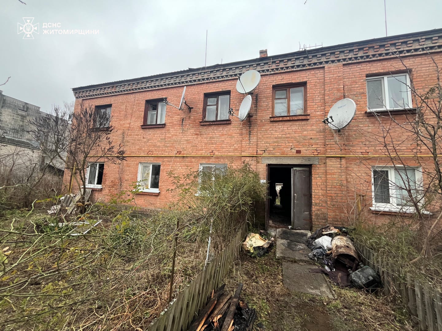 Новини Житомира - фото з На Бердичівщині рятувальники ліквідували пожежу в квартирі та евакуювали мешканця