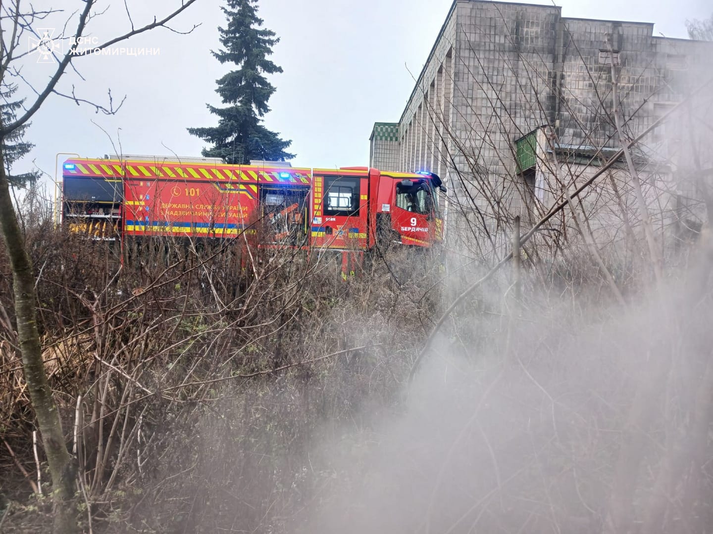 Новини Житомира - фото з На Бердичівщині рятувальники ліквідували пожежу в квартирі та евакуювали мешканця