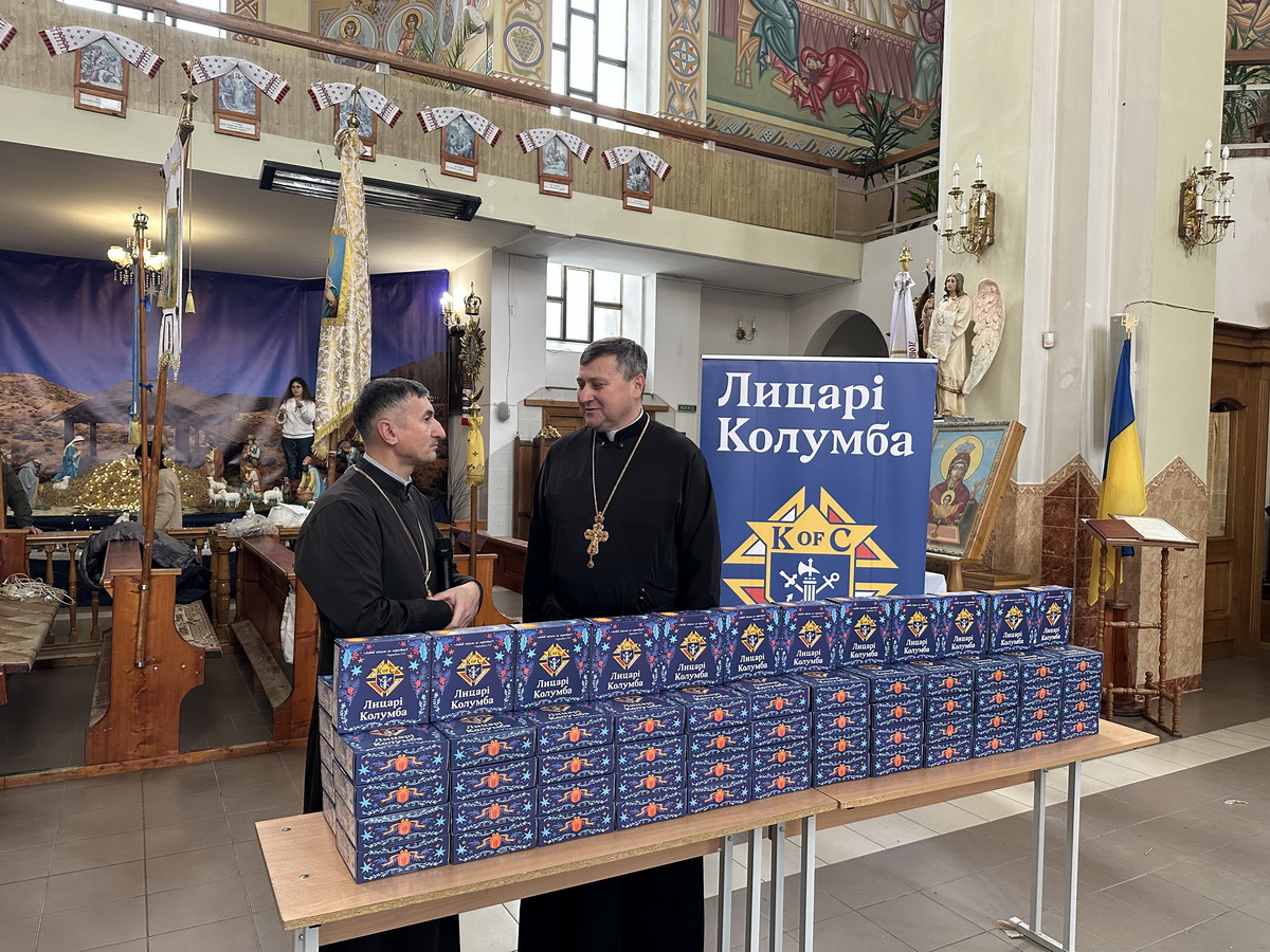 Продуктові набори і допомога дітям: УГКЦ в Тернополі підтримала постраждалих від ракетної атаки