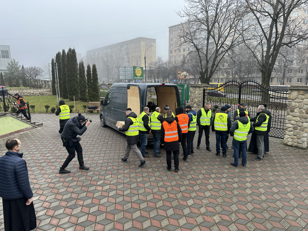 Продуктові набори і допомога дітям: УГКЦ в Тернополі підтримала постраждалих від ракетної атаки