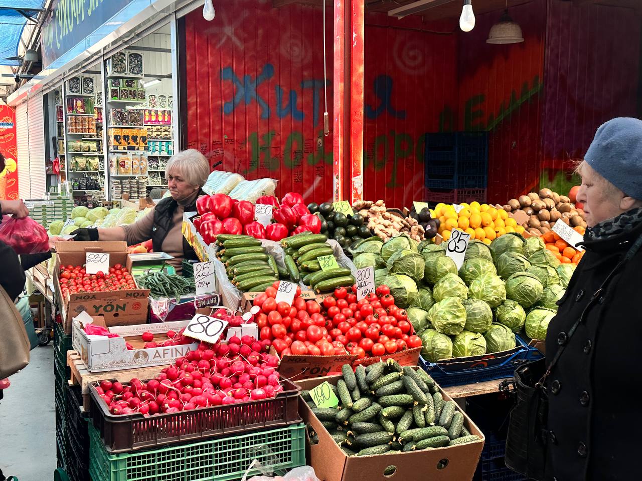 Новини Тернополя - фото з Огірки по 190, виноград по 295: ціни на тернопільському ринку в березні