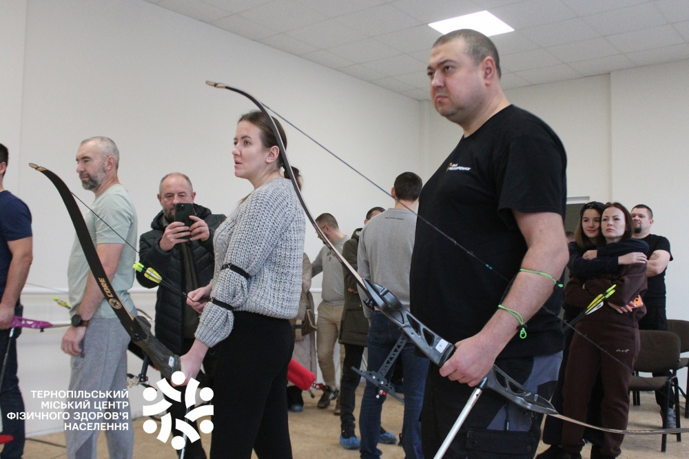Новини Тернополя - фото з Ветерани та ветеранки змагалися у турнірі зі стрільби з лука