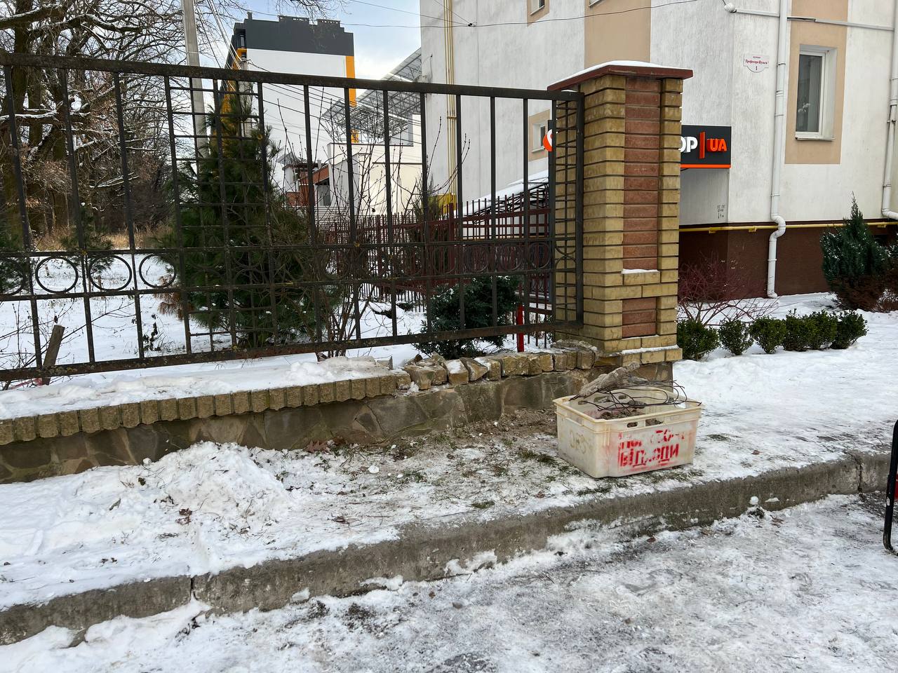 Новини Вінниці - фото з Безбар’єрність чи самоправство: чому мешканці виступили проти нової хвіртки в парку Ющенка