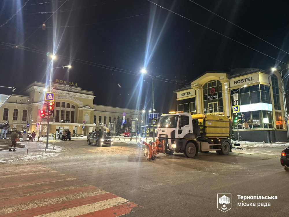 Новини Тернополя - фото з Вночі вулиці Тернополя розчищали від снігу. Якою буде погода у перші дні нового року
