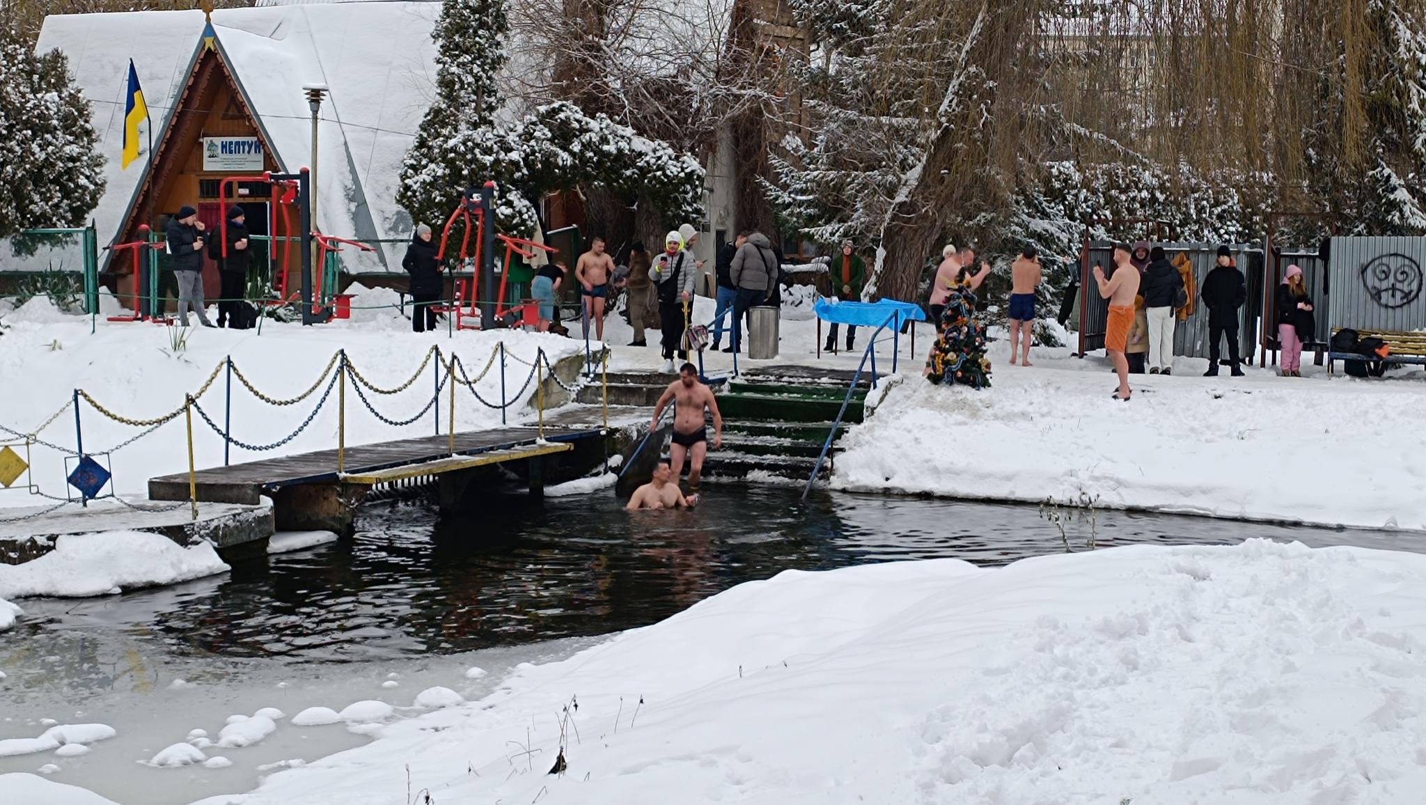 Новини Тернополя - фото з Тернополяни відзначають Водохреще на «моржатнику»