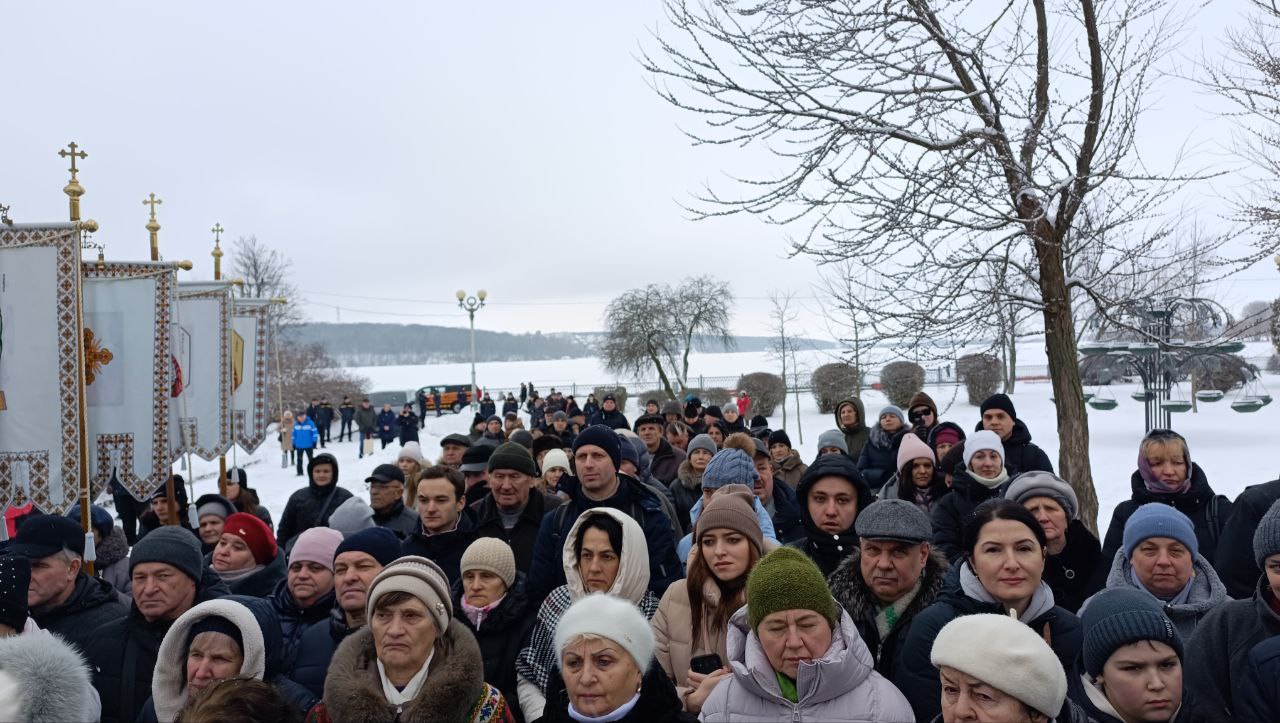 Новини Тернополя - фото з Чин Йорданського водосвяття провели біля пам'ятного хреста на набережній Тернопільського ставу