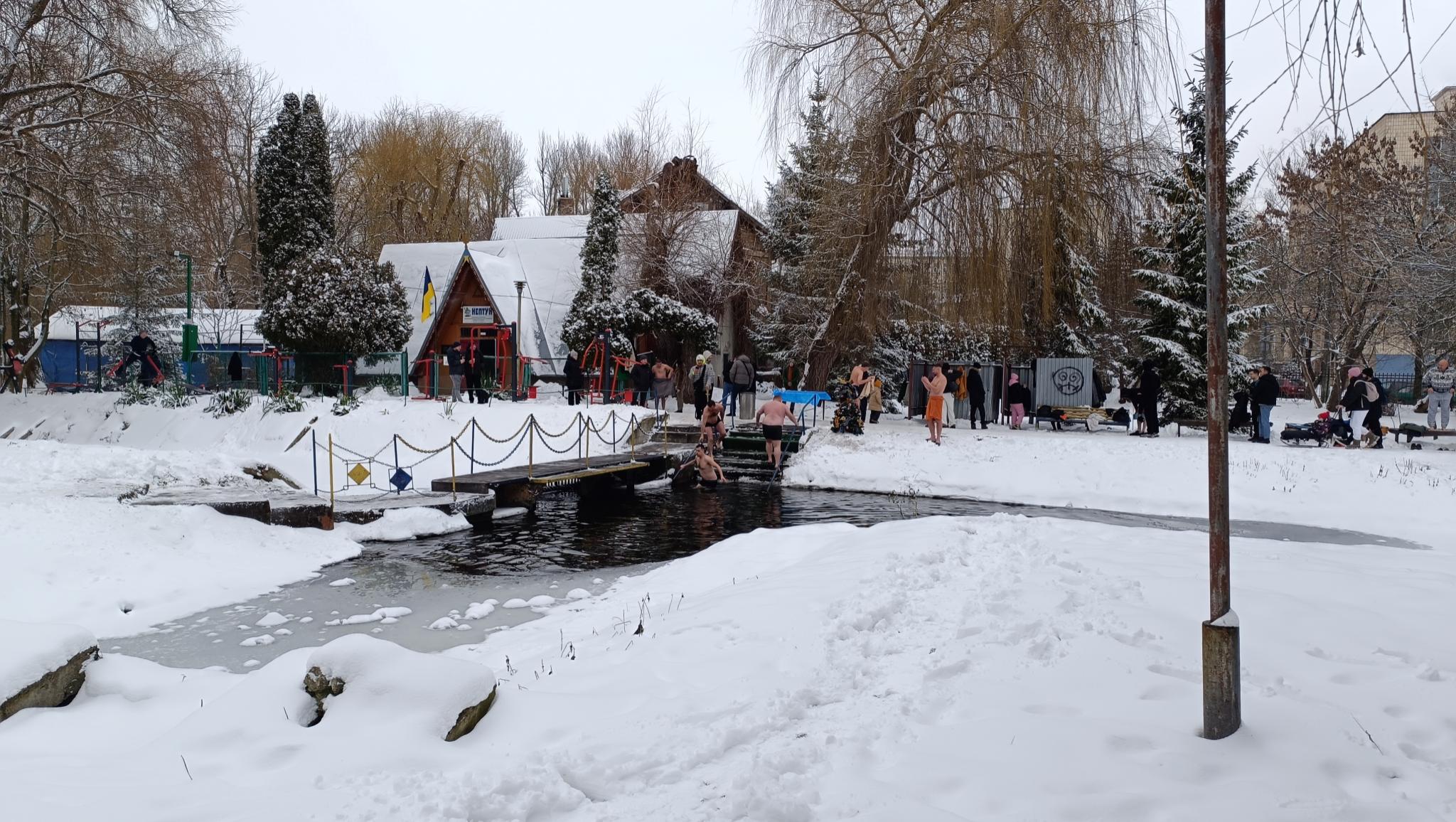 Новини Тернополя - фото з Тернополяни відзначають Водохреще на «моржатнику»