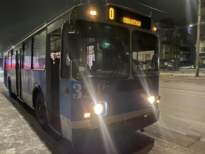 Новини Вінниці - фото з Як у Вінниці вночі рятували трамваї та тролейбуси від обледеніння