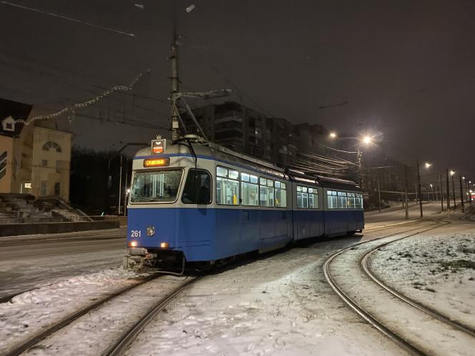 Новини Вінниці - фото з Як у Вінниці вночі рятували трамваї та тролейбуси від обледеніння