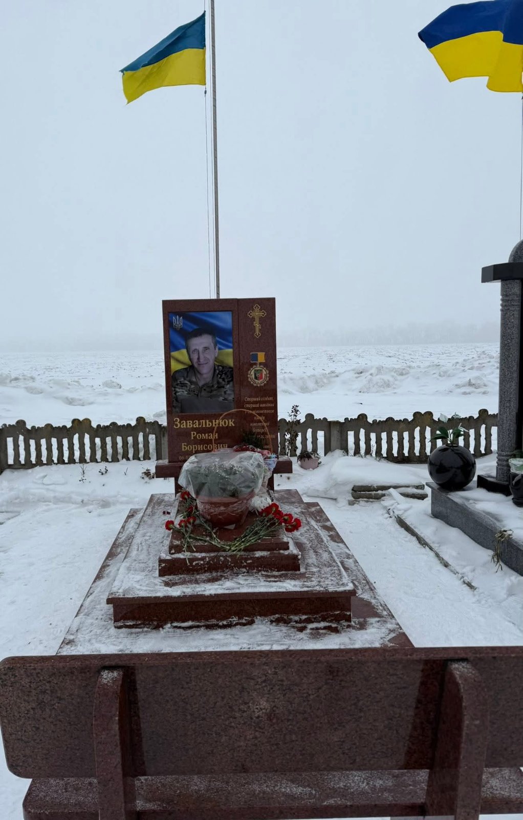 Новини Козятина - фото з На 2 річницю поховання Героя прийшли, друзі керівництво села та побратими