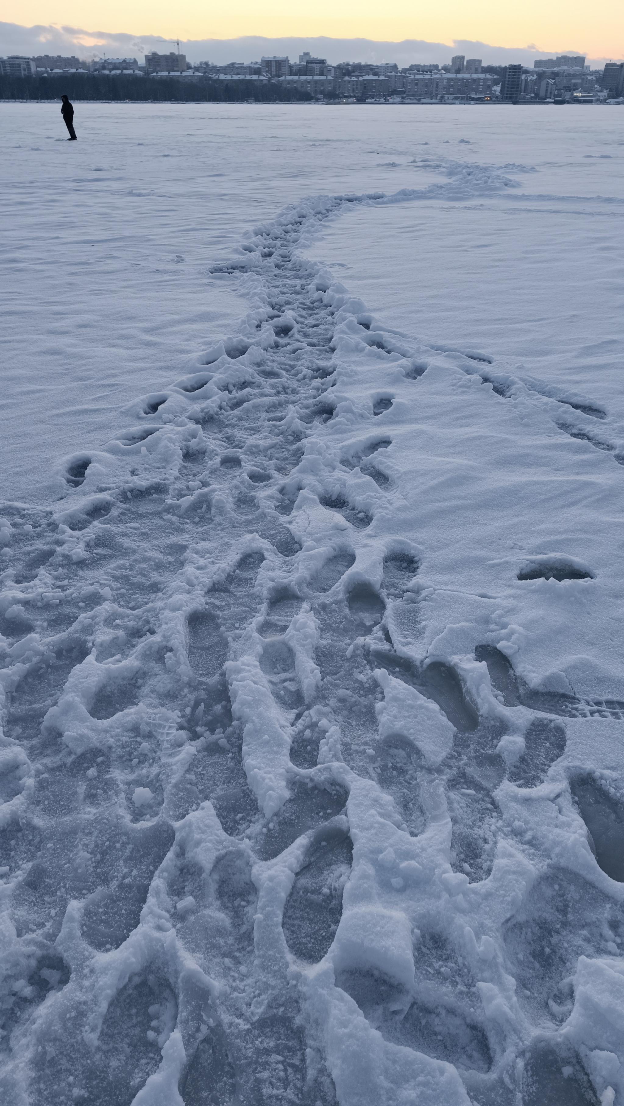 Новини Тернополя - фото з Тернопільський став замерз. Хто ризикує виходити на водойму