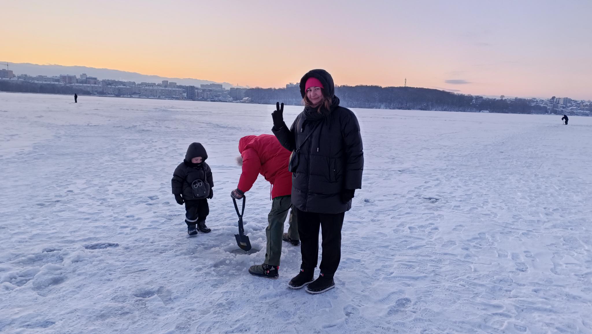 Новини Тернополя - фото з Тернопільський став замерз. Хто ризикує виходити на водойму