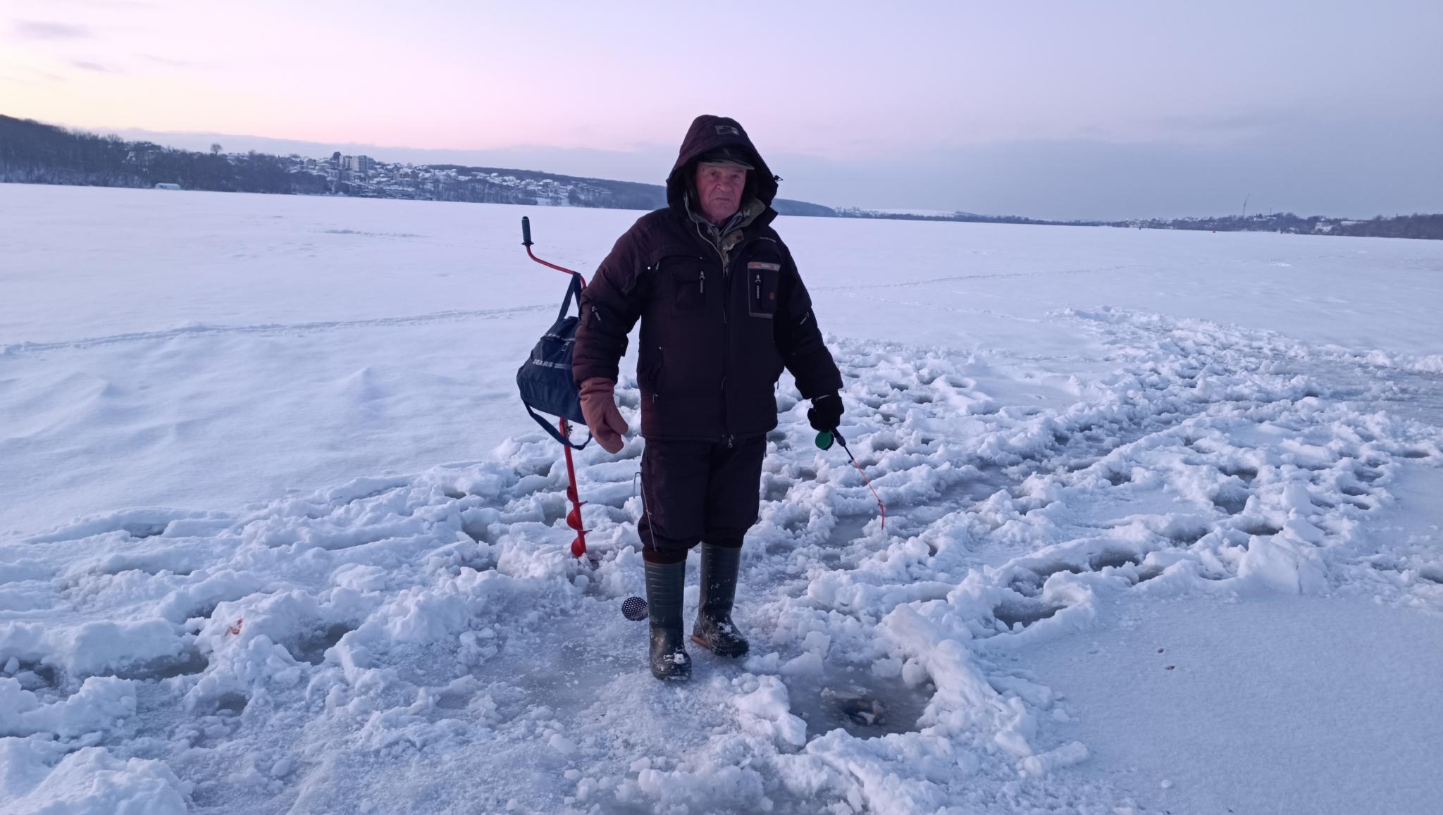 Новини Тернополя - фото з Тернопільський став замерз. Хто ризикує виходити на водойму