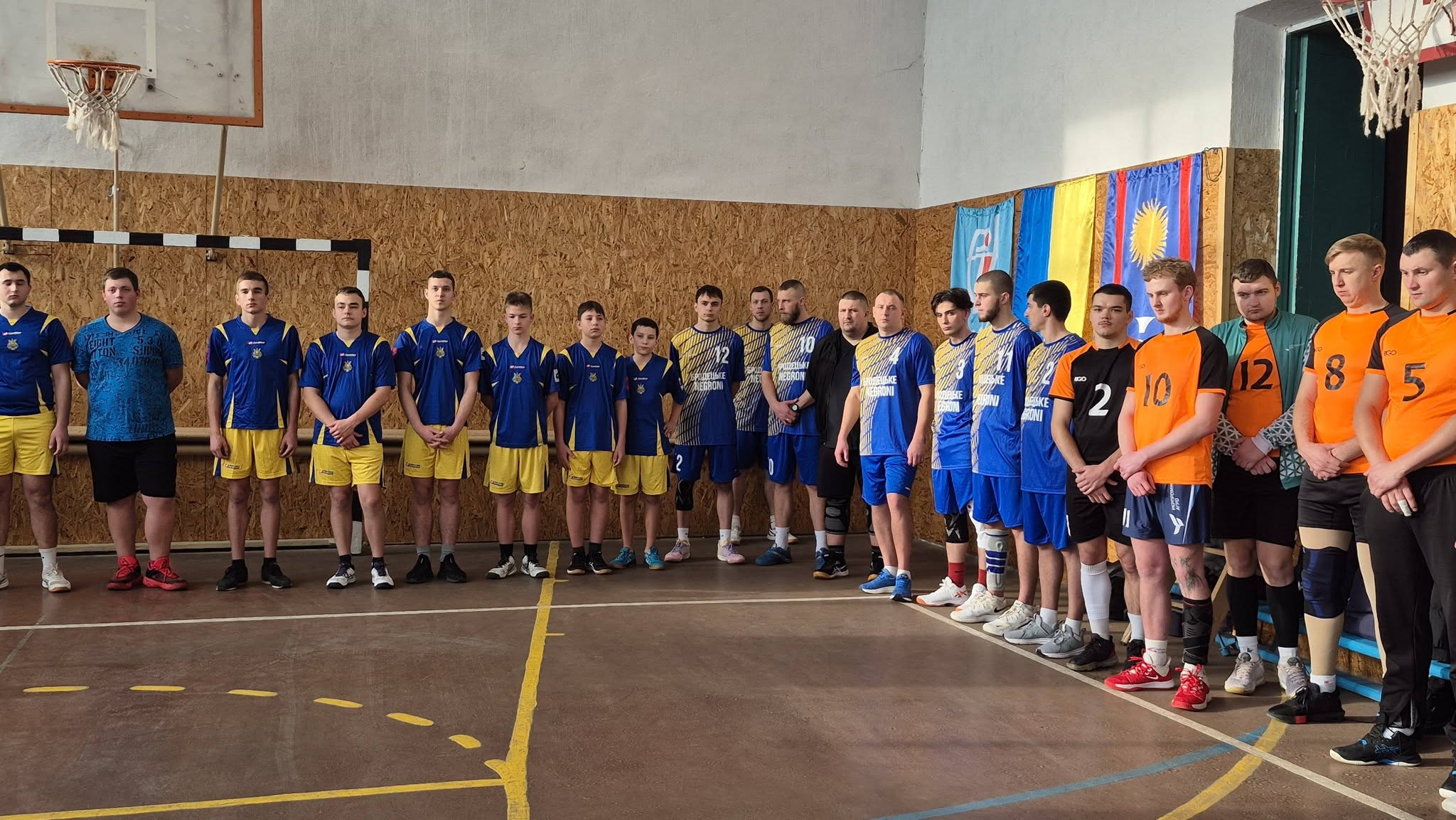 Новини Козятина - фото з Вінничани вибороли Кубок та передали його мамі загиблого Дмитра Харахонді