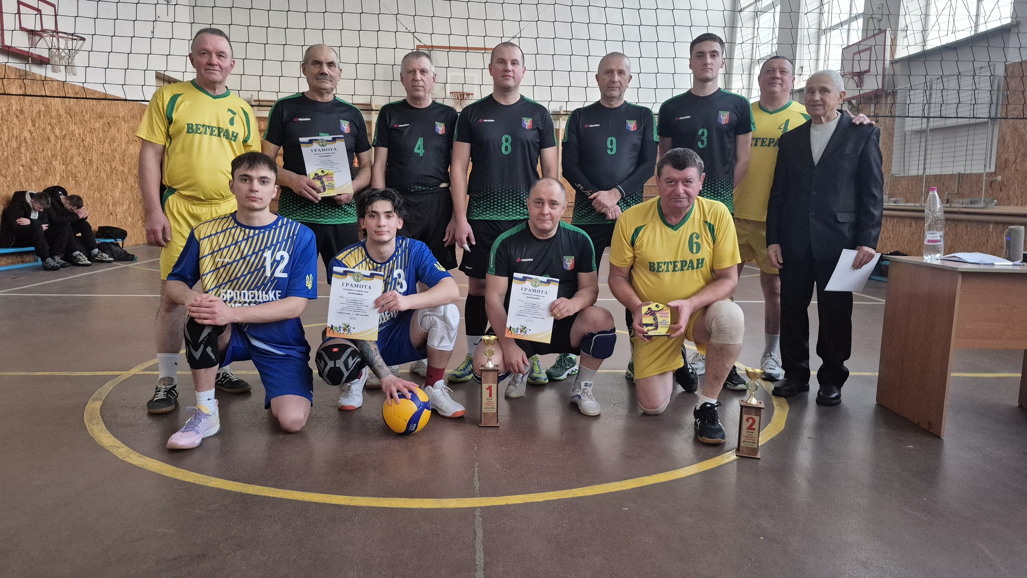 Новини Козятина - фото з Вінничани вибороли Кубок та передали його мамі загиблого Дмитра Харахонді