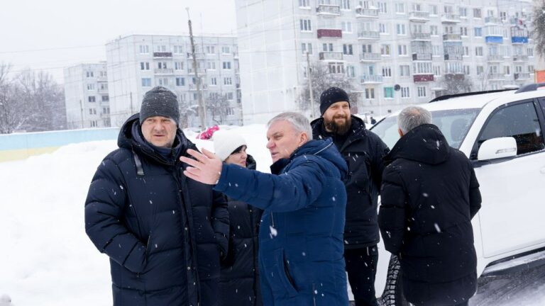 Новини Житомира - фото з Сьогодні разом з енергетиками, представниками спеціальних служб та благодійниками працюємо в громадах, що постраждали внаслідок російських ударів, — Віталій Бунечко