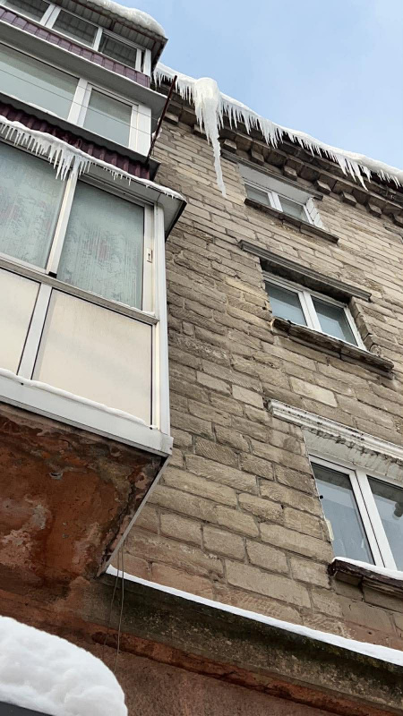 У Тернополі оштрафували чотирьох людей за неочищені від бурульок дахи