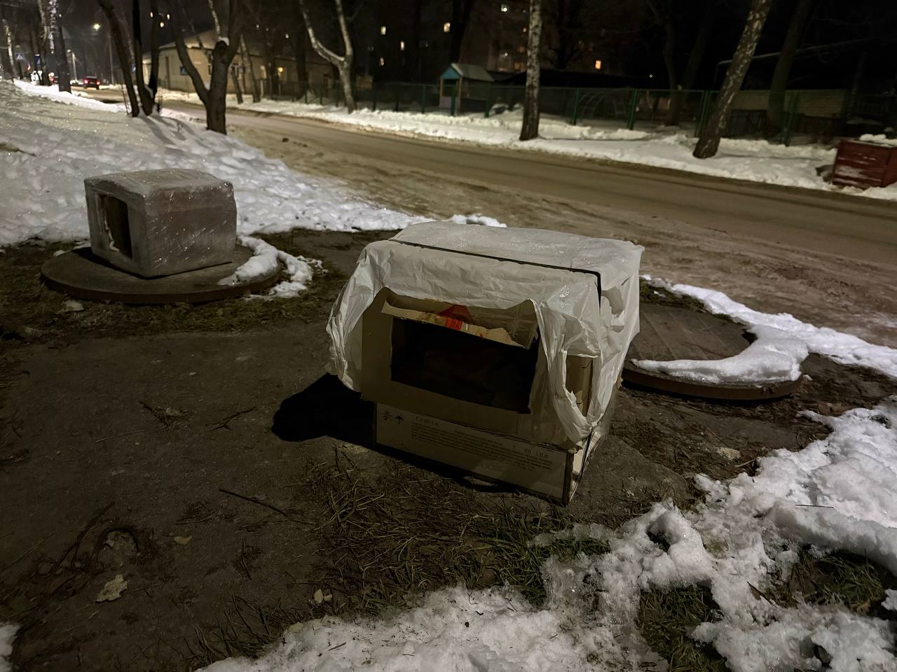 Новини Житомира - фото з Фотофакт: житомиряни роблять будиночки для безпритульних тварин