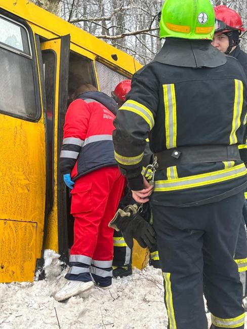Новини Вінниці - фото з Пасажирський автобус з’їхав у кювет у селі Лука-Мелешківська: є постраждалі